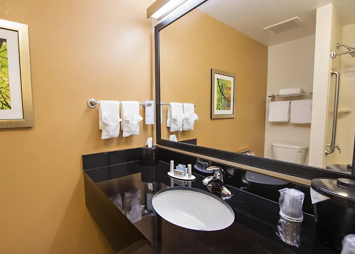 Hotel Fairfield And Charleston North/university Area